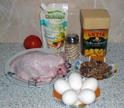 Салат с куриным филе, грецкими орехами и ананасами